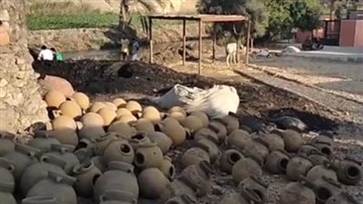 تحف فنية من الطين.. حكاية 30 سنة في صناعة الفخار بقنا