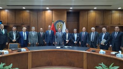 وزير البترول يعقد اجتماعا لمتابعة إجراءات رفع كفاءة تشغيل شركات الإنتاجية الصغرى