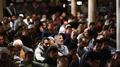 الآلاف يؤدون صلاة الجمعة اليتيمة في الجامع الأزهر (صور)
