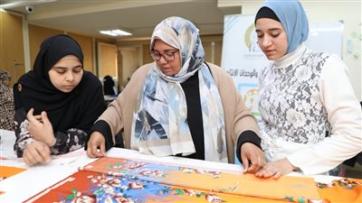 قومي المرأة يدرب السيدات بالجيزة على تفصيل ملابس العيد (صور)
