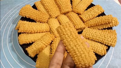 طريقة عمل بسكويت النشادر من الشيف شربيني (فيديو)