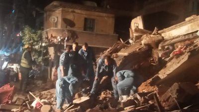 استخراج مصابين من أسفل عقار الورديان بالإسكندرية من بينهم طفلين