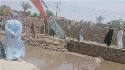 إزالة حالتي تعد على الأراضي الزراعية بمركز أرمنت بالأقصر