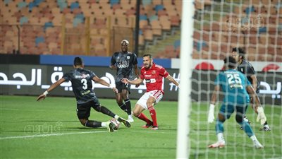 رسائل الجماهير للاعبين واستعدادات مراسم التتويج، كواليس ما قبل مباراة الأهلي وفاركو (بث مباشر)