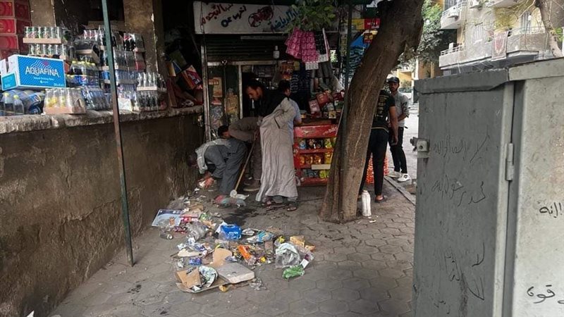 رفع مخلفات في حملة