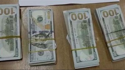 ضبط شخصين حاولا تهريب عملات أجنبية داخل الحقائب بمطار القاهرة 