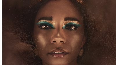 خفض تقييم نتفليكس على آبل واندرويد بسبب كليوباترا السمراء (صور)