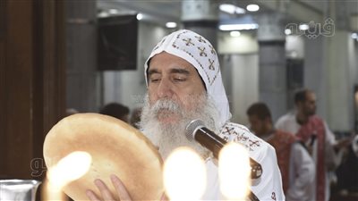 أقباط بني سويف يؤدون صلوات سبت النور (صور) 