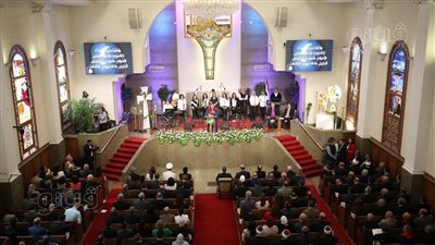 الإنجيلية تحتفل بعيد القيامة بكنيسة مصر الجديدة (صور)
