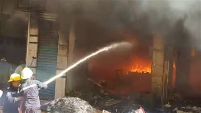 النيابة تستمع لأقوال شهود العيان في حريق التهم محل أحذية بإمبابة