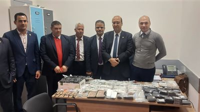 إحباط محاولة تهريب 1646عبوة من مستلزمات طب الأسنان بمطار القاهرة