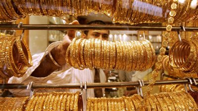 رحلة البحث عن الاستثمار في الذهب الكسر بسبب رسوم المصنعية.. وتوقعات بارتفاع أسعار المعدن النفيس في العيد 