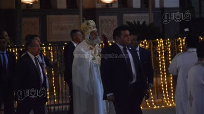 البابا تواضروس يجسد مشهد القيامة بكاتدرائية العباسية