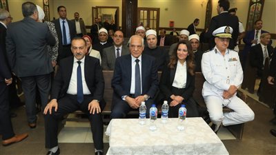 محافظ الجيزة يحضر قداس عيد القيامة بالكنيسة الإنجيلية (صور)