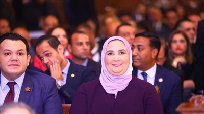 وزيرة التضامن تزور الكاتدرائية المرقسية وتهنئ البابا تواضروس بعيد القيامة المجيد