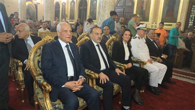 محافظ الجيزة يهنئ الأقباط بعيد القيامة المجيد بالكنيسة الأرثوذكيسية في شارع مراد (صور)