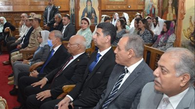 محافظ القليوبية يشارك الأقباط احتفالاتهم بعيد القيامة بكنيسة العذراء بمدينة بنها