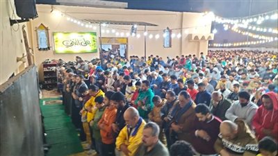 صلاة التهجد، مساجد العجمي تزدحم بالمصلين والصفوف تمتد إلى الشوارع المحيطة (صور)