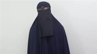  لاعب شطرنج يتنكر في زي امرأة لهذا السبب