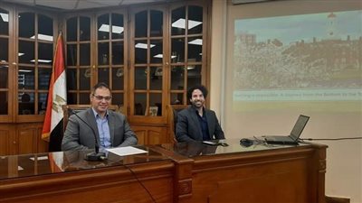 ورشة عمل في آداب عين شمس بعنوان كيفية التقديم للمنح الدراسية