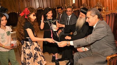 محافظ الغربية يوزع هدايا رئيس الجمهورية على الأطفال احتفالا بعيد القيامة (صور)