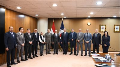 الملا يبحث موقف تأمين إمدادات المنتجات البترولية للسوق المحلى