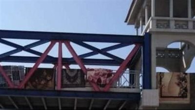 غلق مغسلة سجاد بالإسكندرية بعد تداول صور لنشر السجاد علي كوبري 