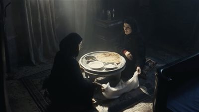 مسلسل عملة نادرة الحلقة 25، انتحار إسراء ودميانة تحاول قتل نادرة (فيديو)