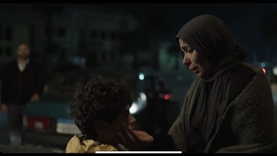 تحت الوصاية، منى زكي تستقبل نجلها بالدموع بعد عودته (صور)