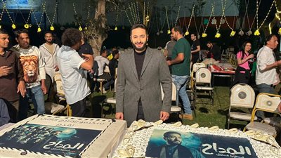  فركش، حمادة هلال يحتفل بانتهاء تصوير المداح 3 مع أبطال وصناع المسلسل