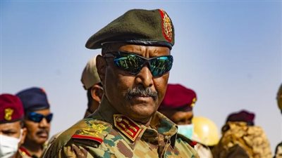 البرهان في مطار مروي الاستراتيجي بعد إعادة سيطرة الجيش السوداني عليه 