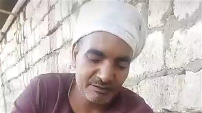 أشهر صياد ثعابين بالصعيد، حكاية عم حجاج مع القسم والانتقام الرفاعي (صور)