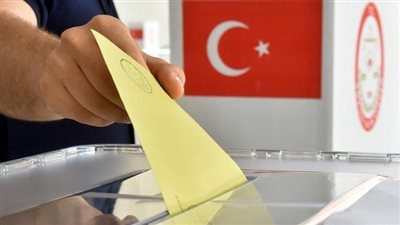 إغلاق صناديق الاقتراع رسميًا في الانتخابات الرئاسية والبرلمانية التركية