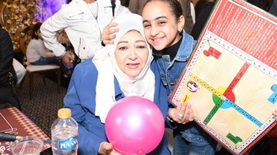 عفاف شعيب تتصدر الترند بعد إقامتها إفطارا مجمعا للأيتام (صور)