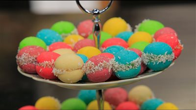 طريقة عمل بسكويت لانكشاير ملون من الشيف نجلاء الشرشابي (فيديو)