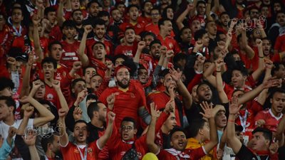 جماهير الأهلي توجه رسالة لـ كهربا أمام سموحة بعد عقوبة الإيقاف (فيديو)