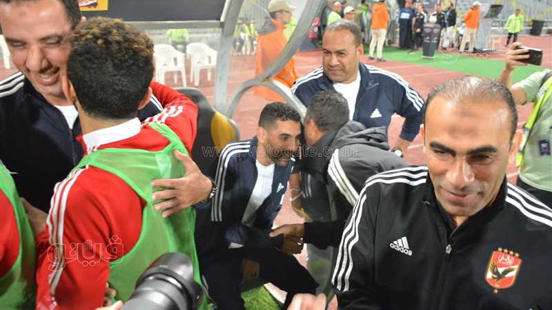 تحية لاعبى الأهلى