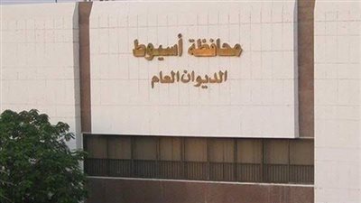 في عيدها القومي، محافظ أسيوط يضع إكليل الزهور على النصب التذكاري للشهداء ويفتتح عددا من المشروعات