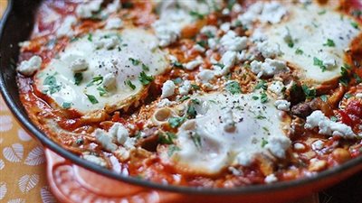 طريقة عمل الشكشوكة بالسجق من الشيف غادة التلى (فيديو)