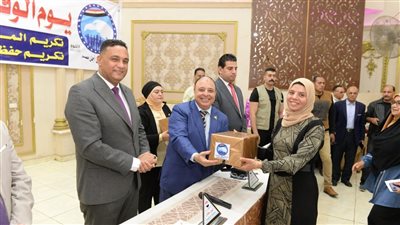 محافظ الدقهلية يكرم حفظة القرآن الكريم والمرأة بمركز شربين