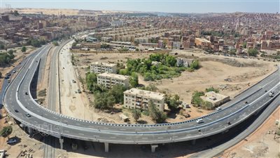 التشغيل التجريبي لكباري السيل والمضيق أمام الحركة المرورية فى أسوان (صور)