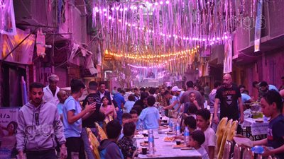 أنوار وزينة وشماريخ، أهالي فيصل ينظمون إفطارا جماعيا (صور)