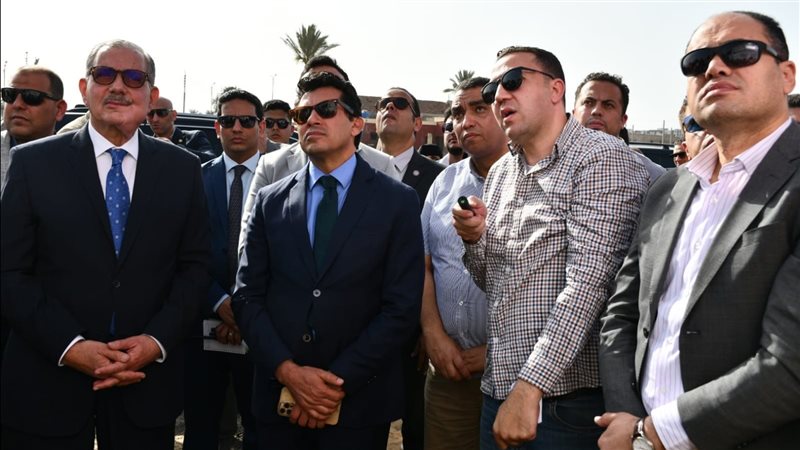 أشرف صبحي يتفقد الأعمال
