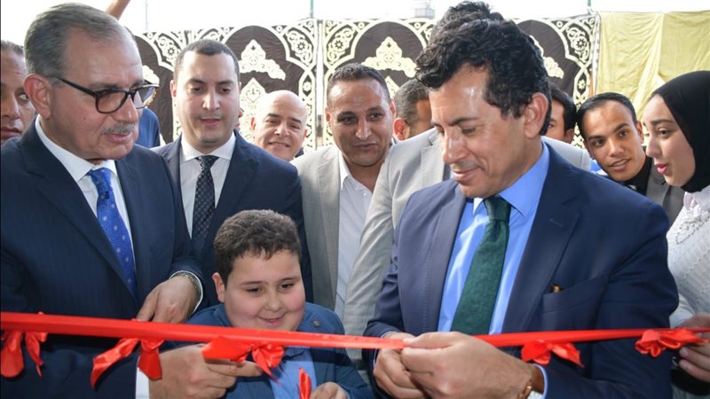 أشرف صبحي ومحافظ