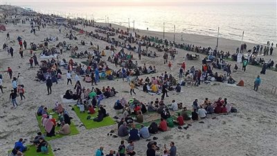 محافظ شمال سيناء يشهد حفل إفطار الأسرة السيناوية علي ساحل البحر بالعريش (صور)