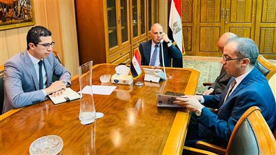 هاني سويلم يجري اتصالا هاتفيا ببعثة وزارة الري في السودان 