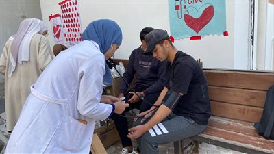 طلاب صيدلة القناة ينظمون حملة للتبرع بالدم لإنقاذ 672 فردا