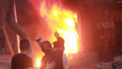 اللقطات الأولى لحريق عقار صقر قريش بالمعادي (فيديو)