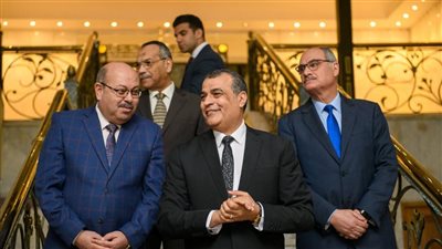 وزير الدولة للإنتاج الحربي يهنئ العاملين بحلول عيد الفطر المبارك ويحثهم على بذل المزيد من العمل