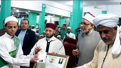 تكريم حفظة القرآن الكريم بحضور الشيخ أسامة الأزهري في الساحة الرضوانية بالأقصر 